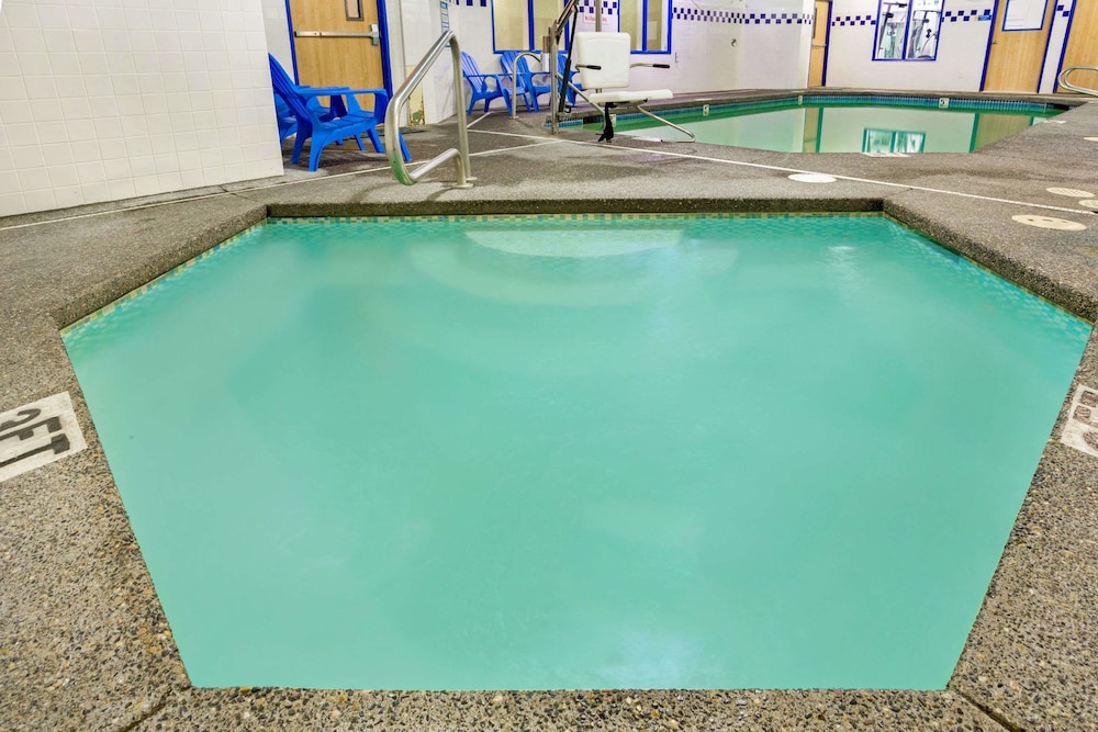 Days Inn & Suites by Wyndham Gresham 5/26