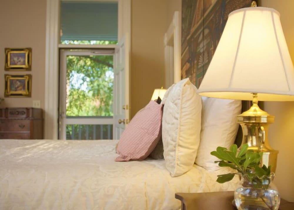 Lookaway Inn 42/64
