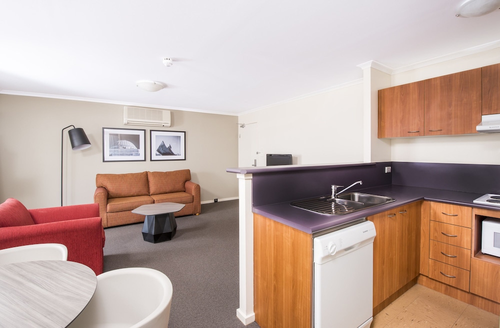 Mantra On Northbourne Canberra 7/50