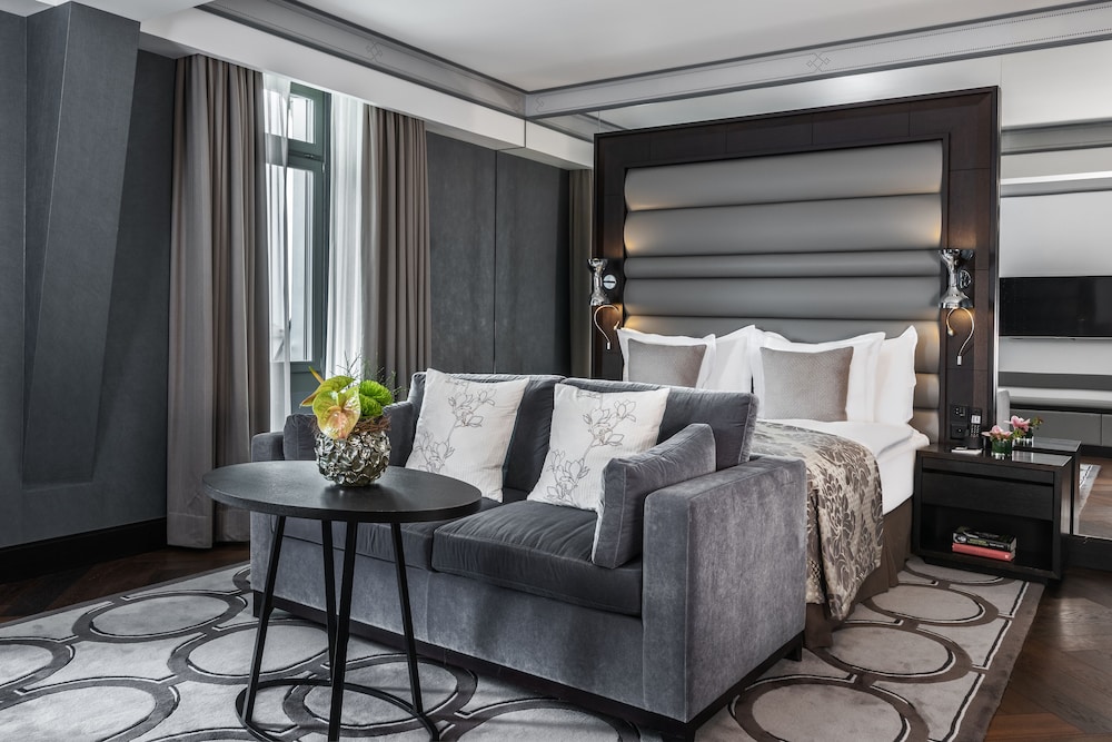 Royal Savoy Hotel and Spa Lausanne 65/84