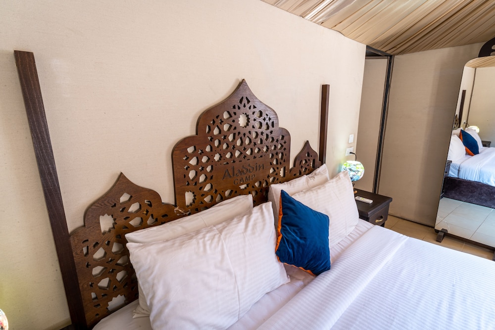 Aladdin Camp 8/50