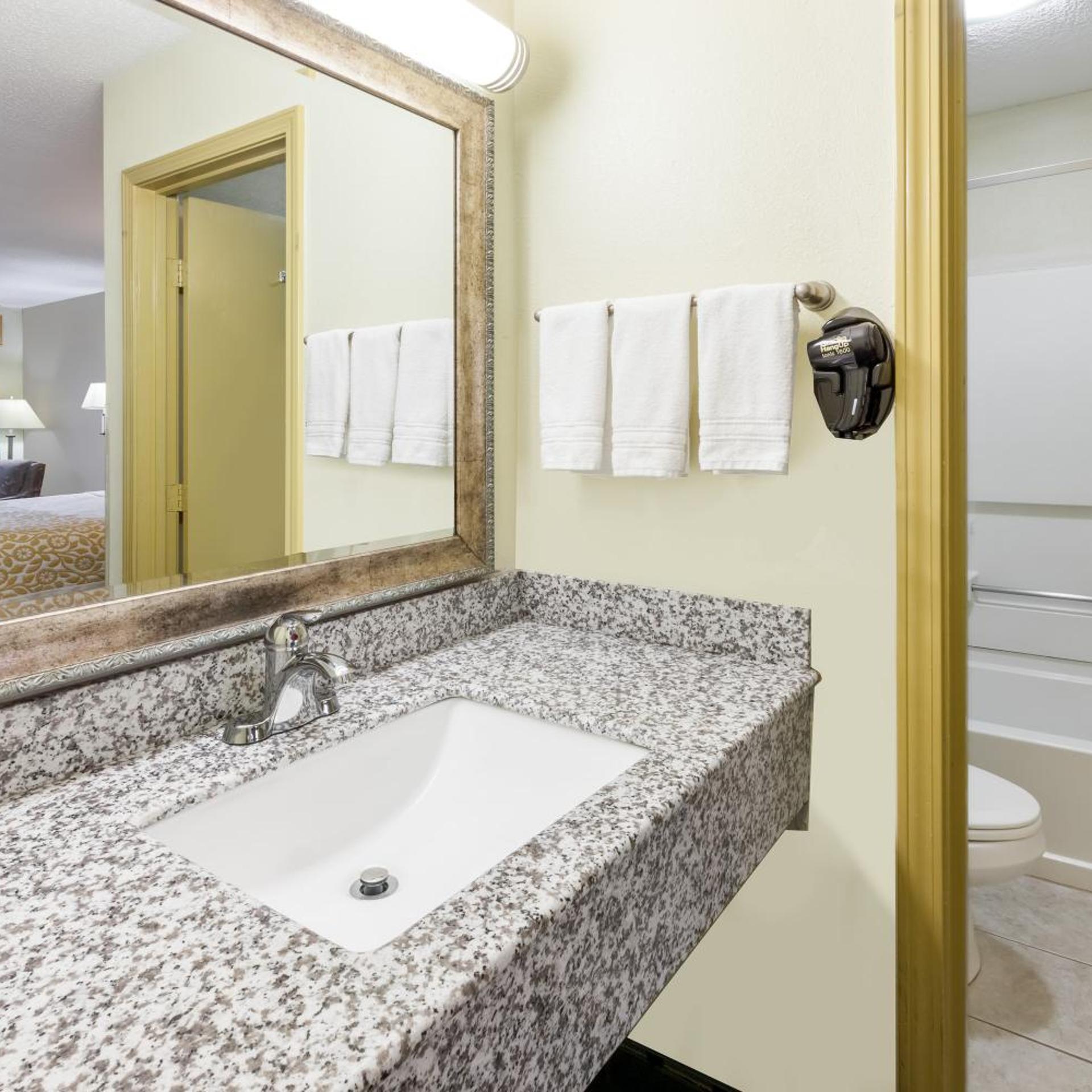 غرفة ديلوكس بسريرين مزدوجين، Days Inn by Wyndham Kent - Akron, Ohio 3/4
