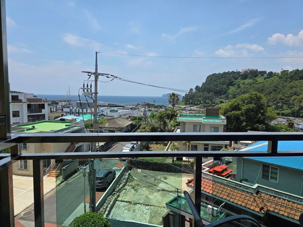 Cheonjiyeon Hotel 42/50
