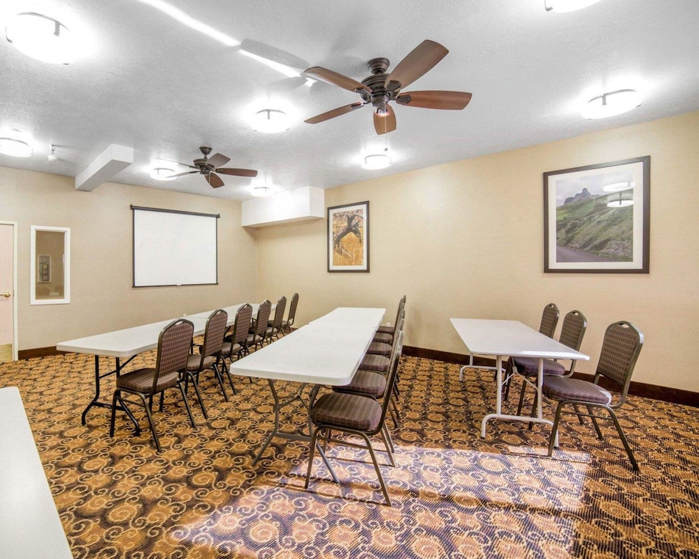 Comfort Inn Elko 32/33