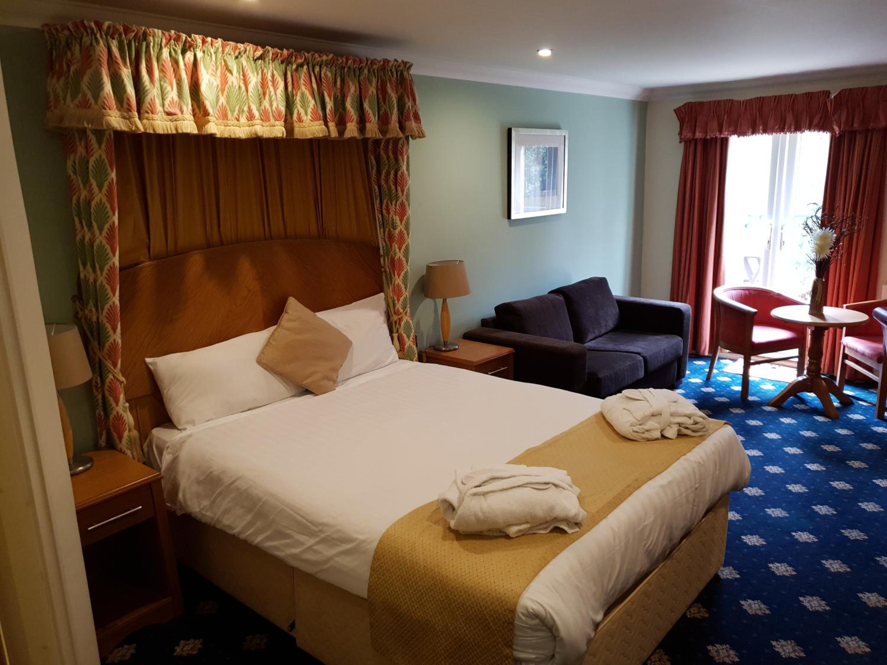 Room, Queen Bed, Balcony