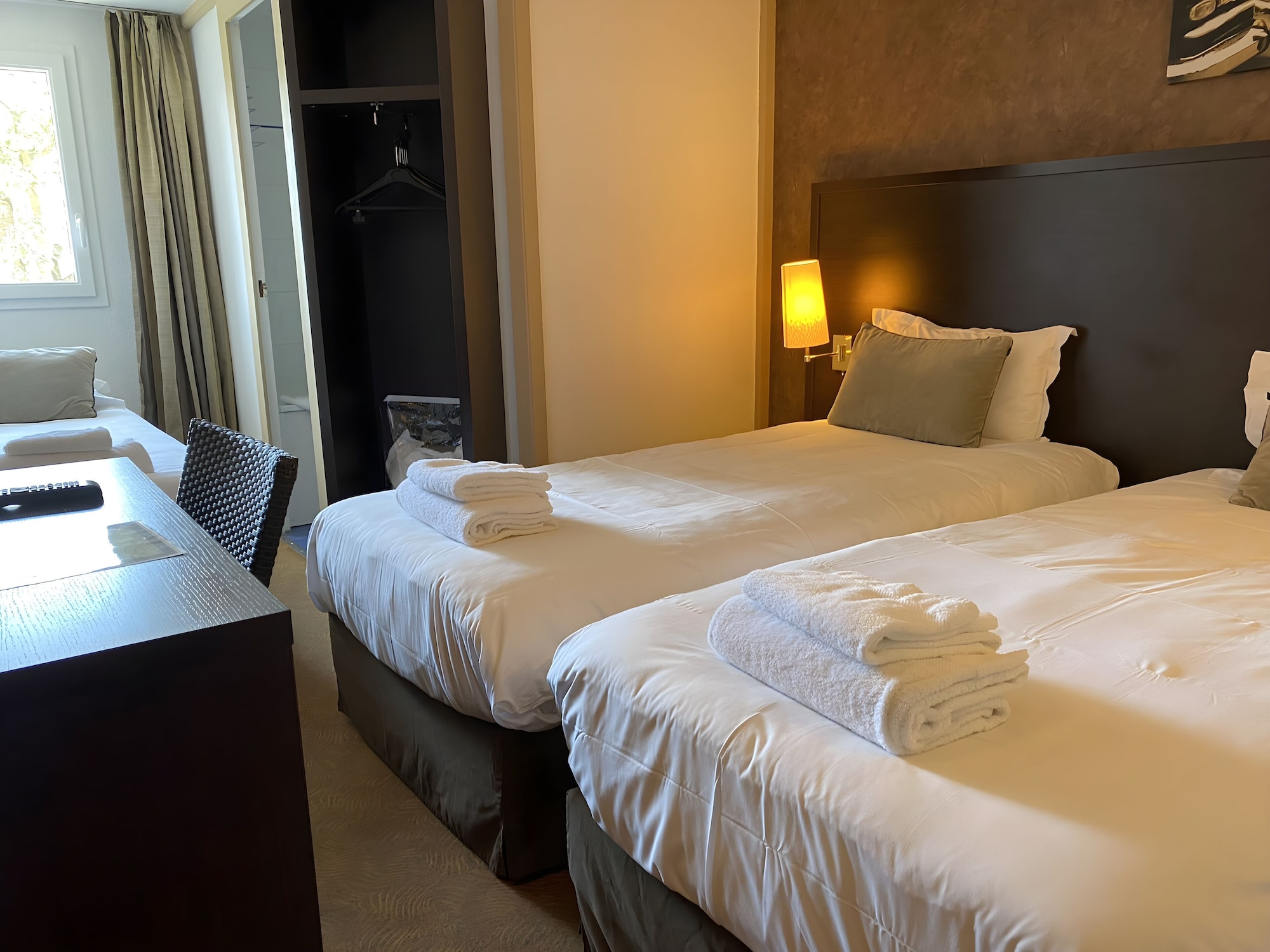 Standard, Twin Beds