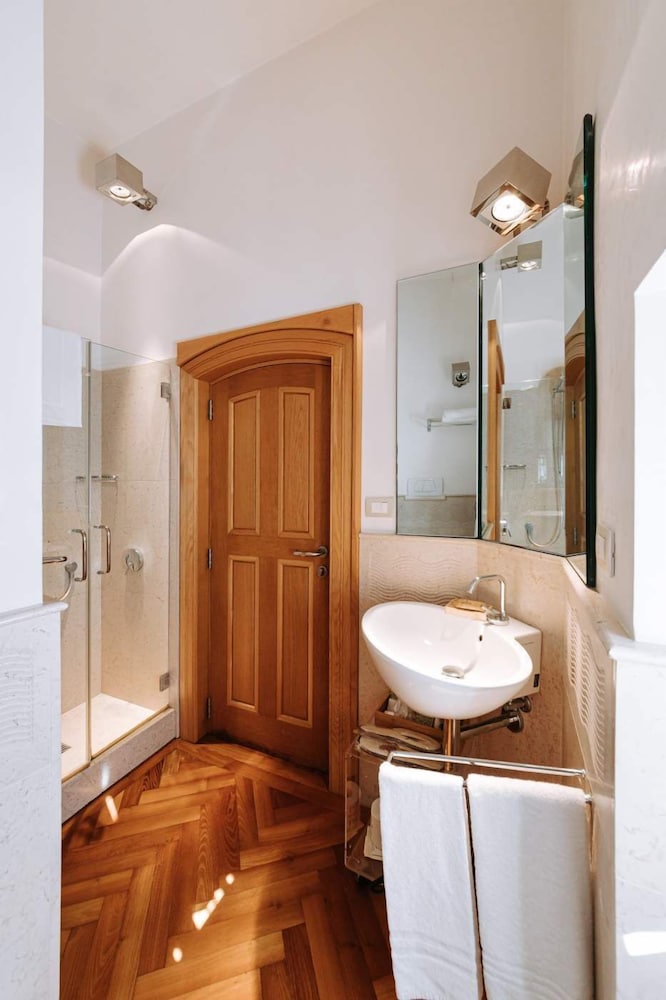 غرفة بسرير كوين، Santarosa Relais 3/3