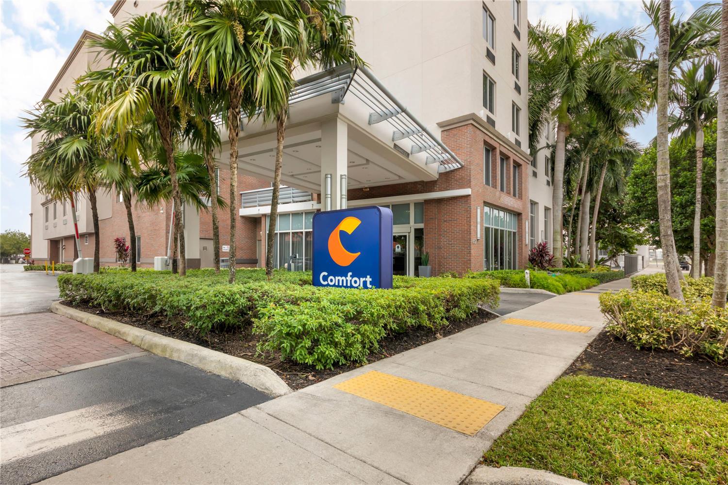 Comfort Suites Miami Airport North 20/21
