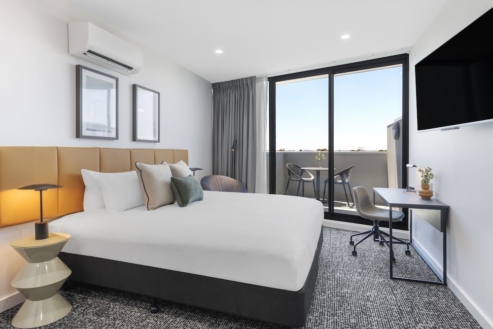 SUPERIOR, STUDIO, APARTMENT