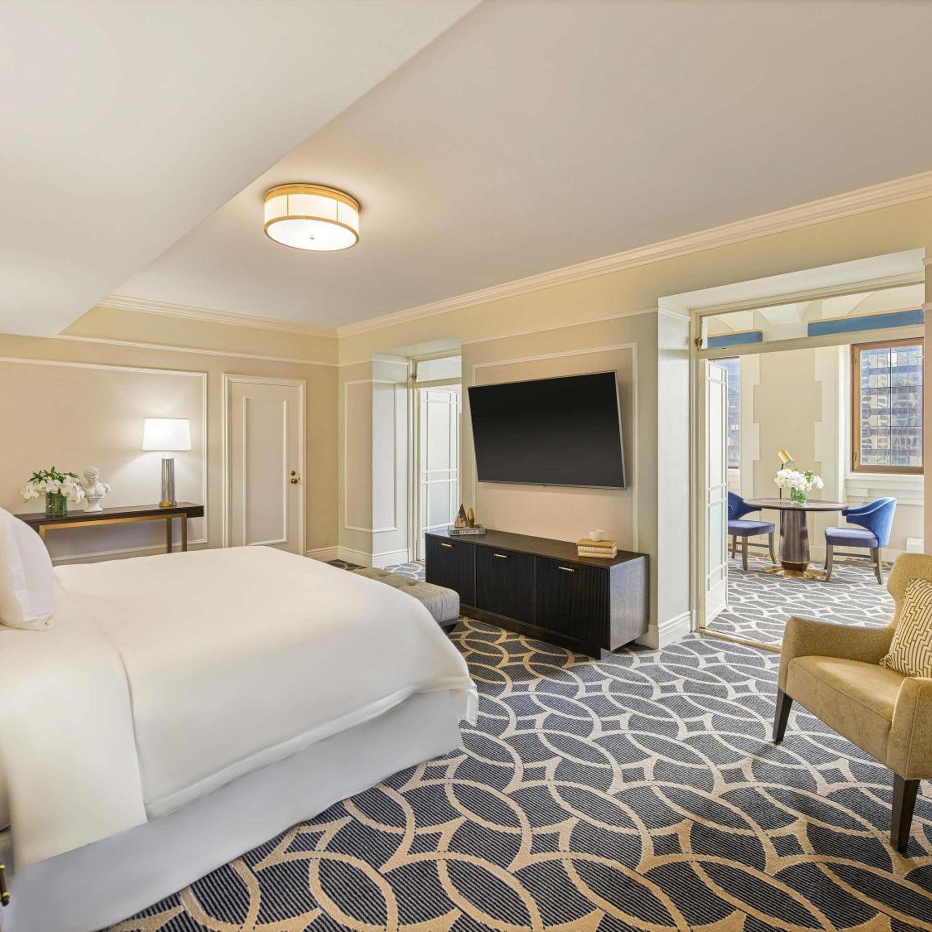 Fairmont Gold, Executive, Suite, City View
