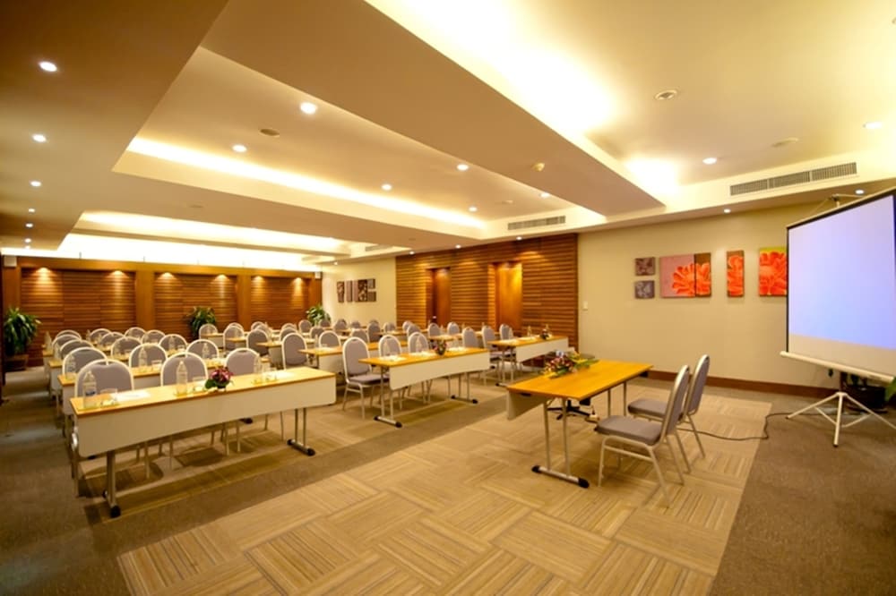 Deevana Patong Resort and Spa 58/68