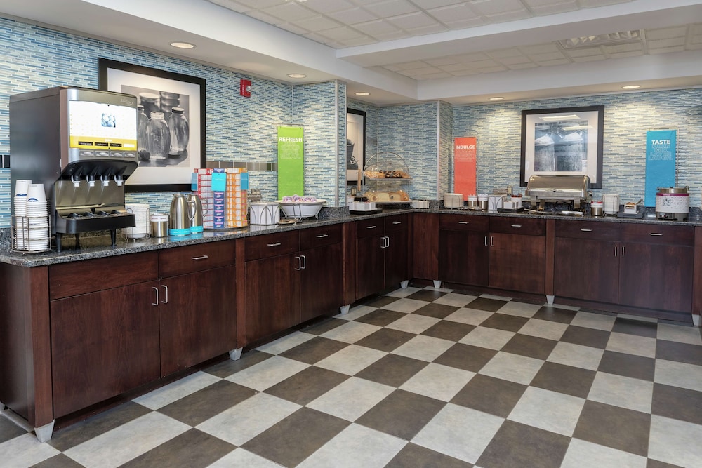 Hampton Inn Akron/Kent Area 8/76