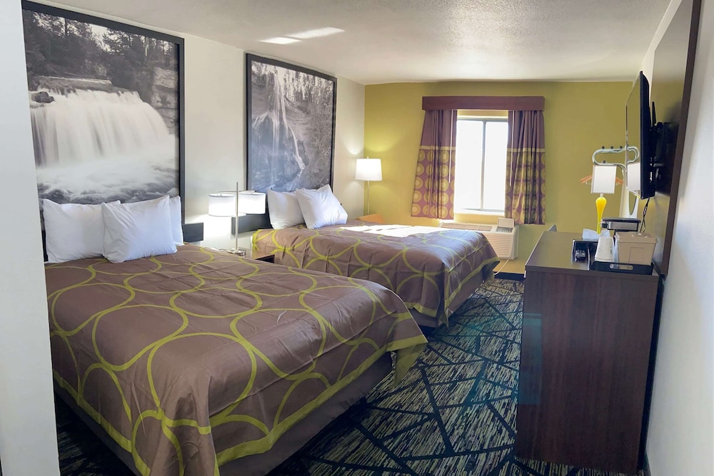Super 8 By Wyndham York 5/22