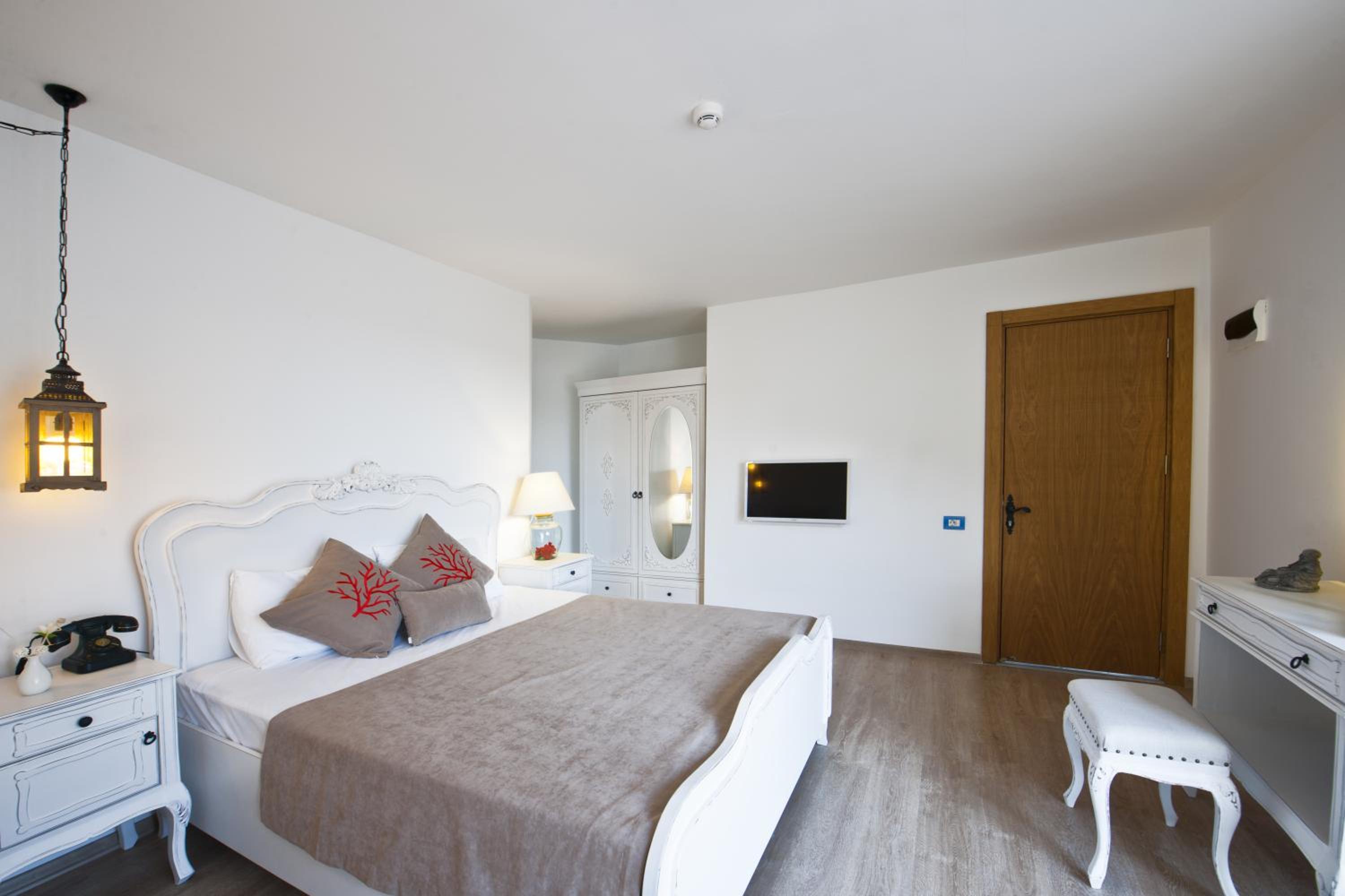 Suite, King Bed, Hot Tub, Terrace