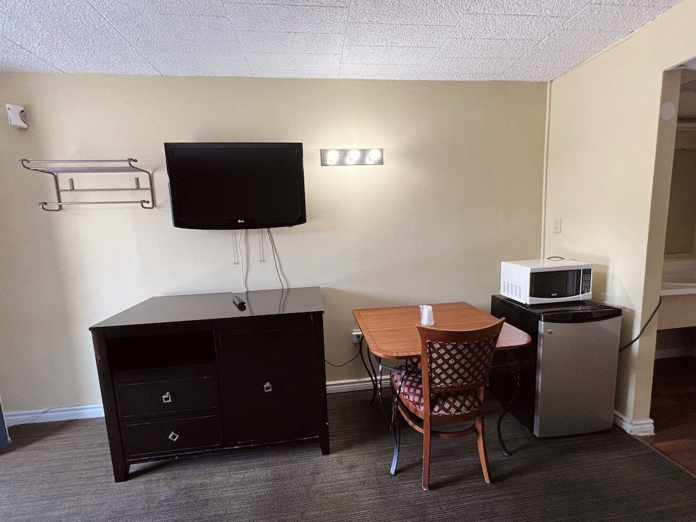 Fairway Inn by the Falls 35/44