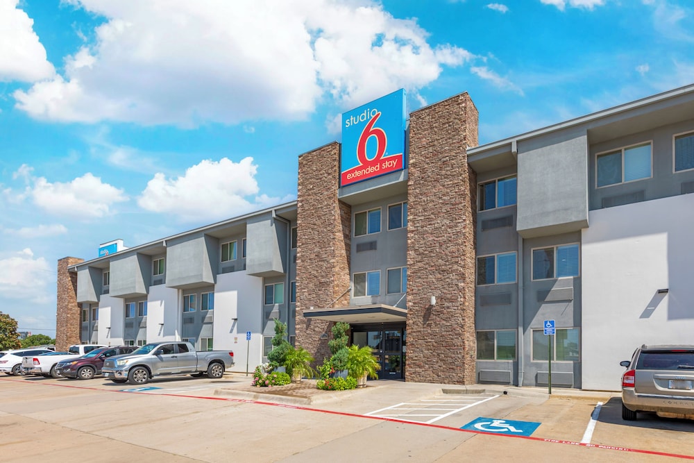 Studio6 Plano, TX 65/74