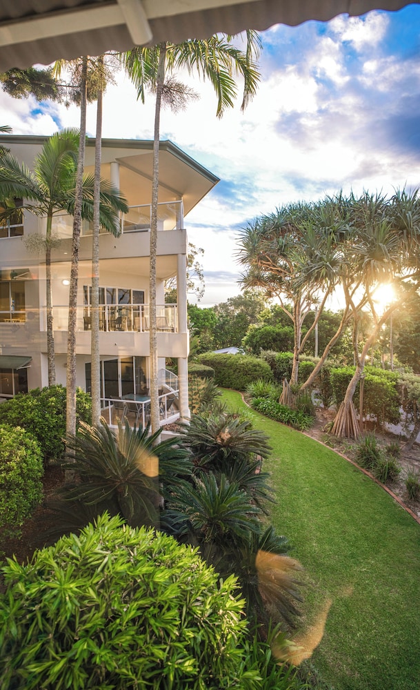 THE LOOKOUT RESORT 68/74