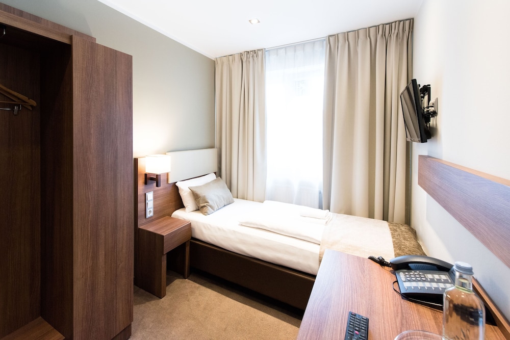 Hotel Arena am Zoo in Frankfurt 6/22
