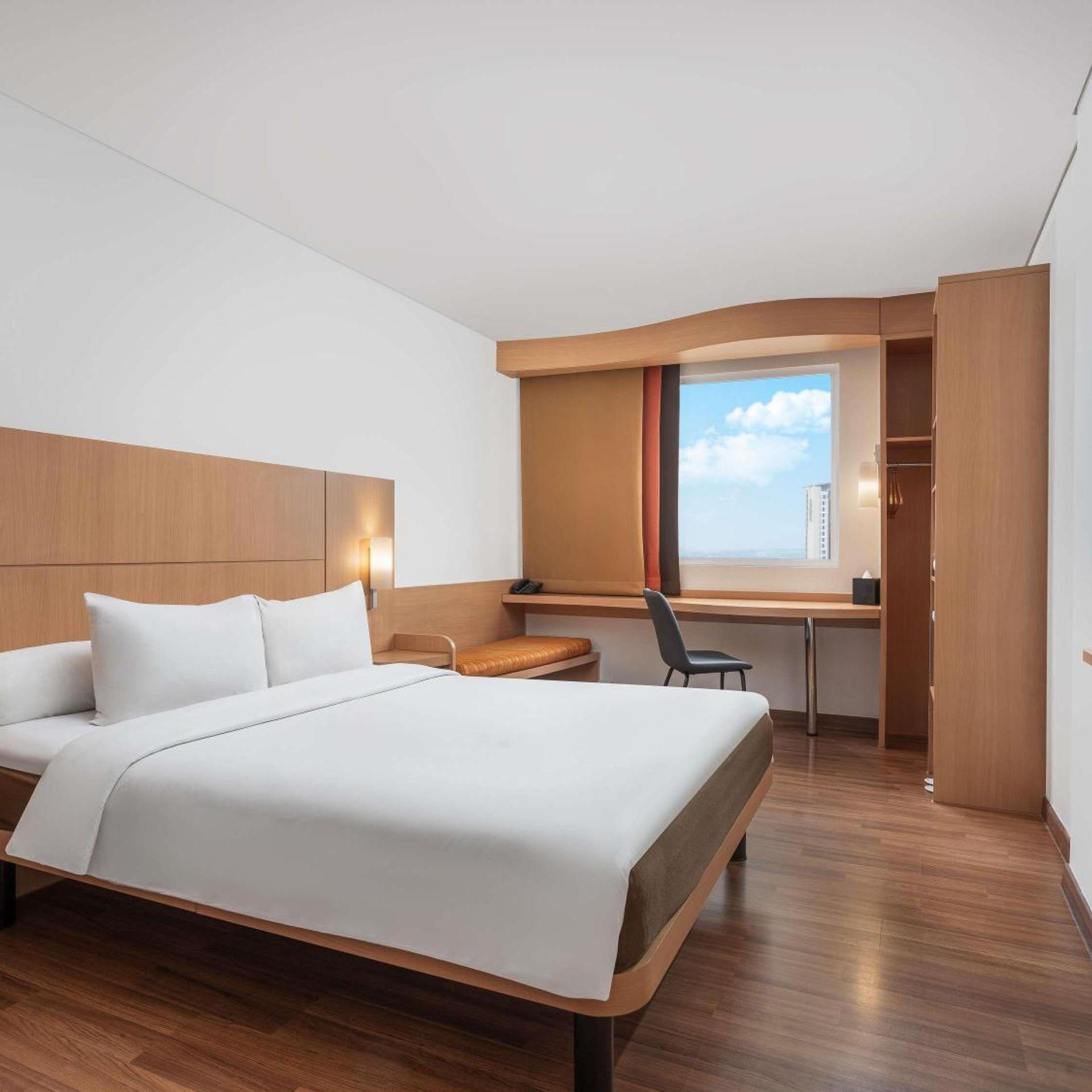 Standard, Double Bed, City Side