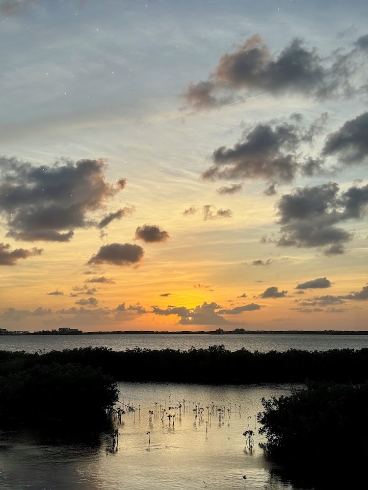 Lina Point Belize Overwater Resort 73/78