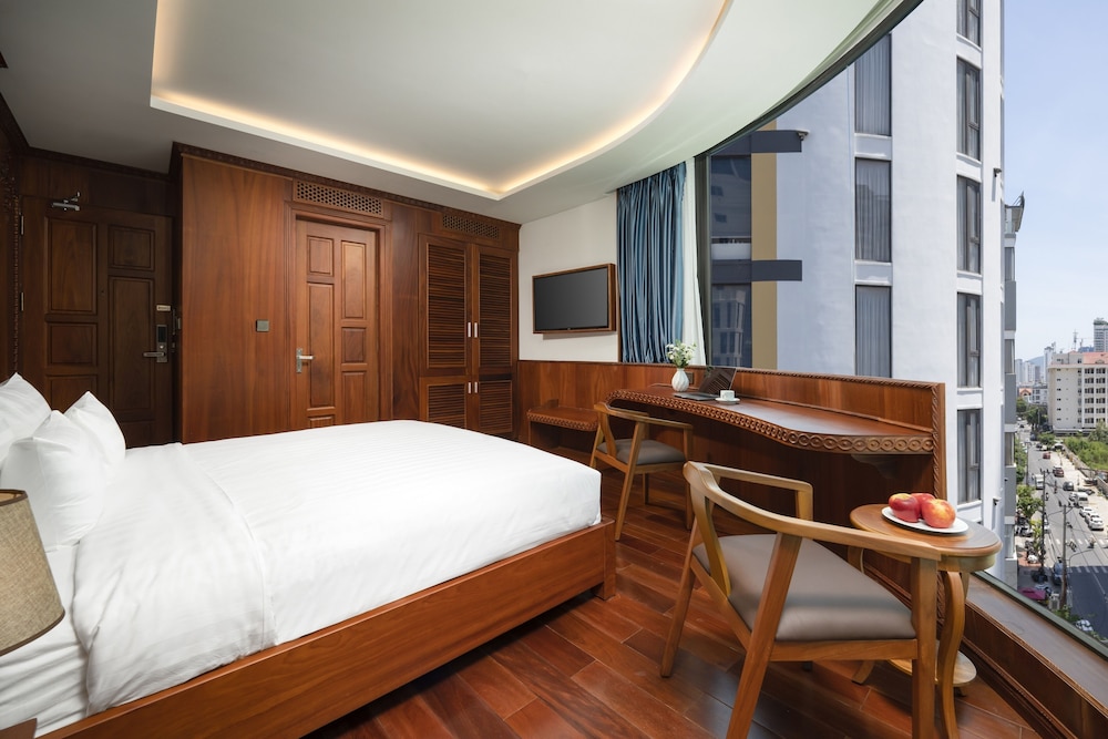 Senior, King Bed