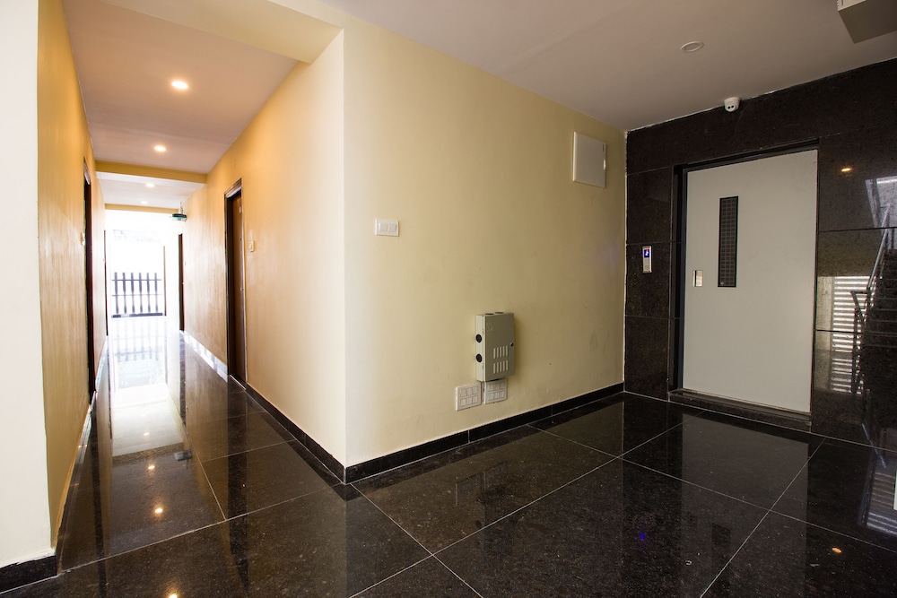 OYO 28637 Gokul Grand 17/27
