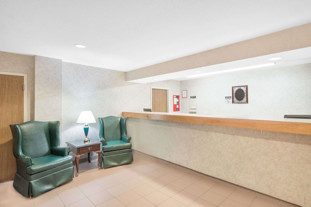 Super 8 By Wyndham Canandaigua 6/23