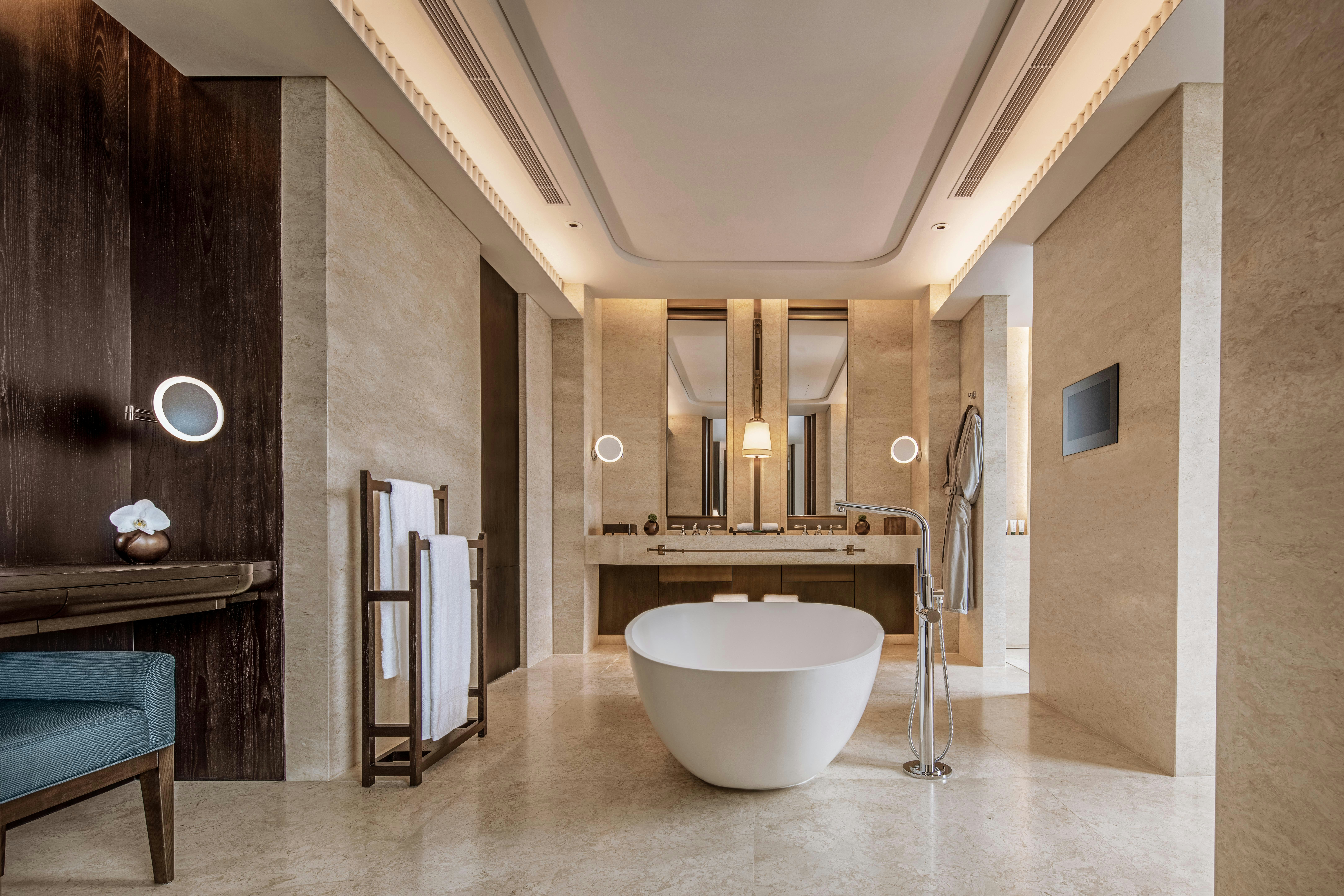Waldorf Astoria Bangkok 72/73