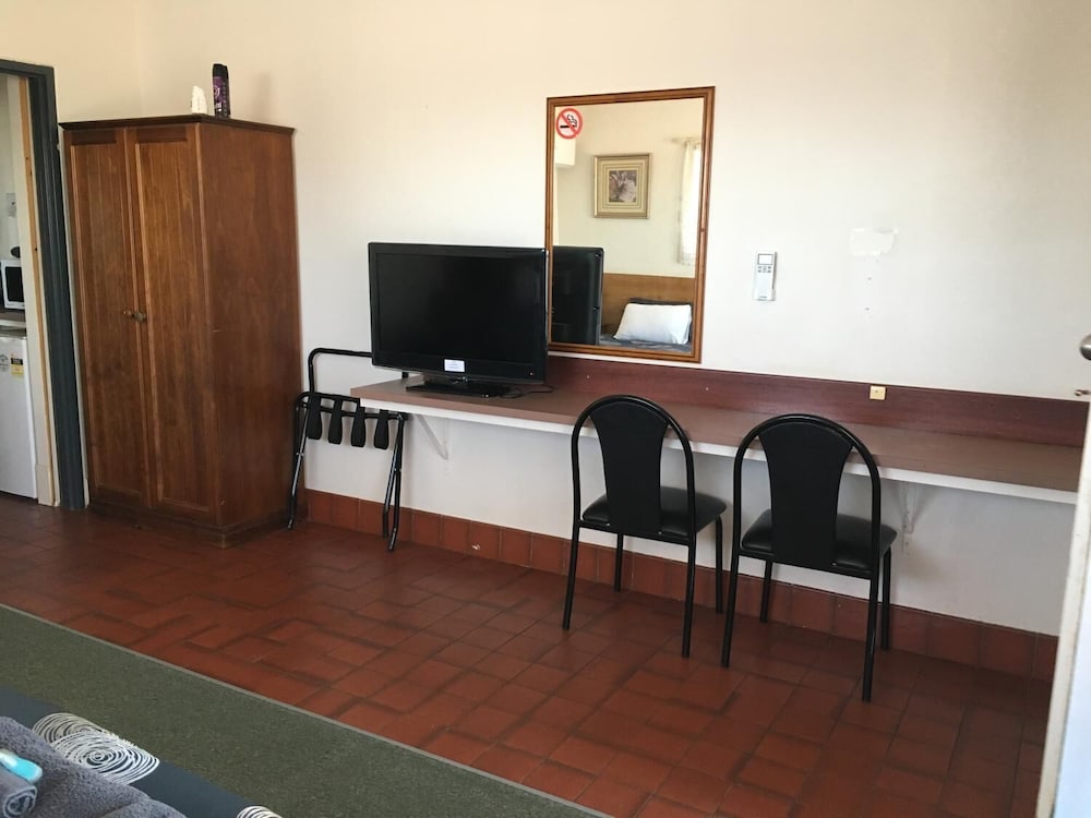 AIRPORT WHYALLA MOTEL 48/58