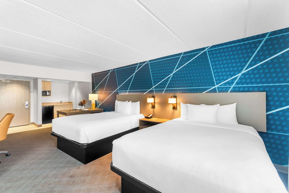 BUSINESS, SUITE, 2 QUEEN BEDS, ACCESSIBLE
