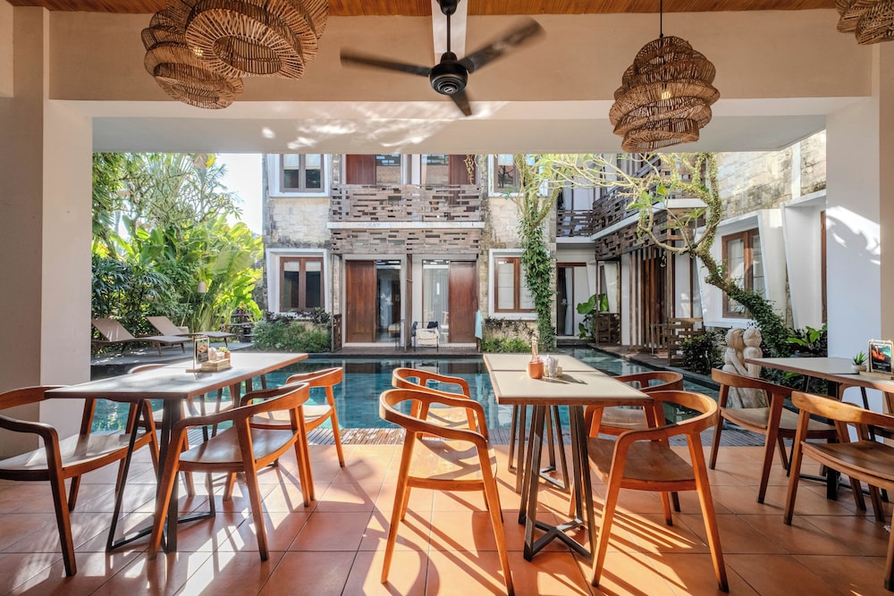 Kakul Villas & Suites 68/82