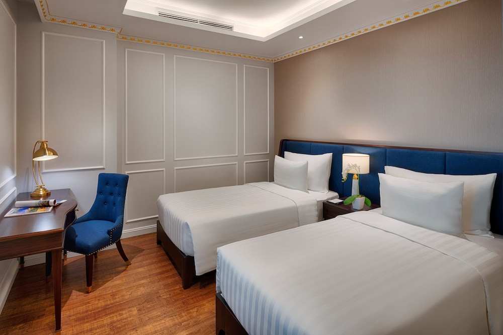 Grand, Suite, 1 King and 1 Single Beds, Bay View