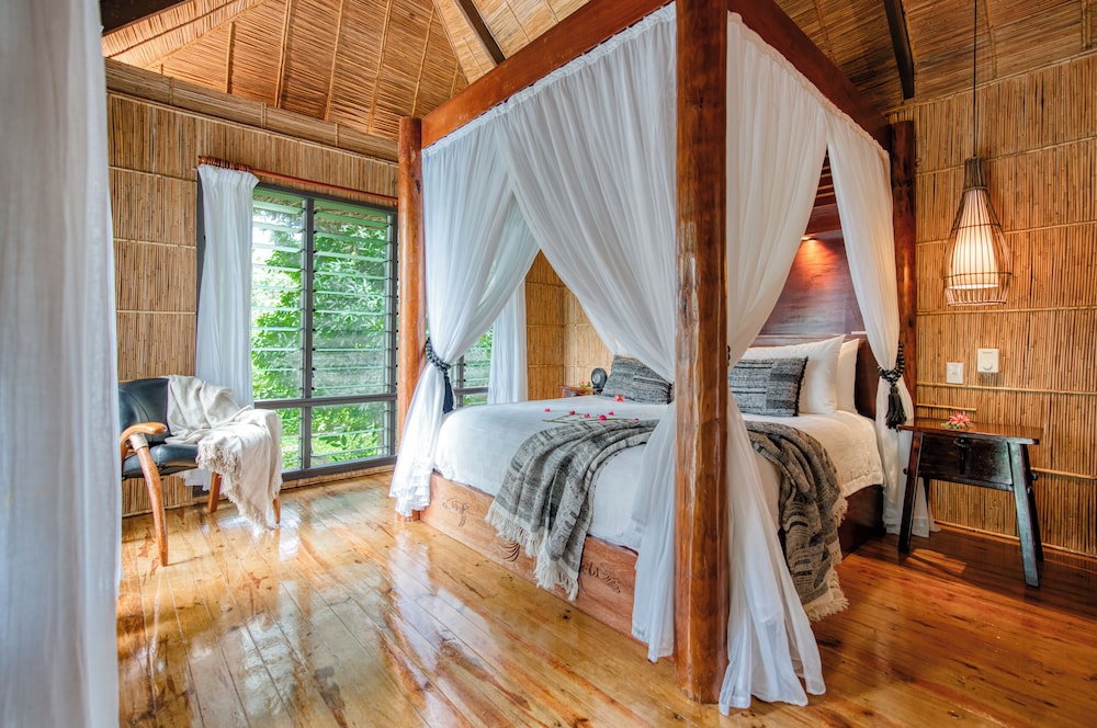 Tree House, King Bed