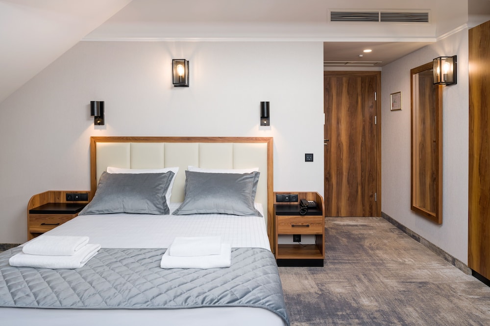 STANDARD, DOUBLE BED, ATTIC