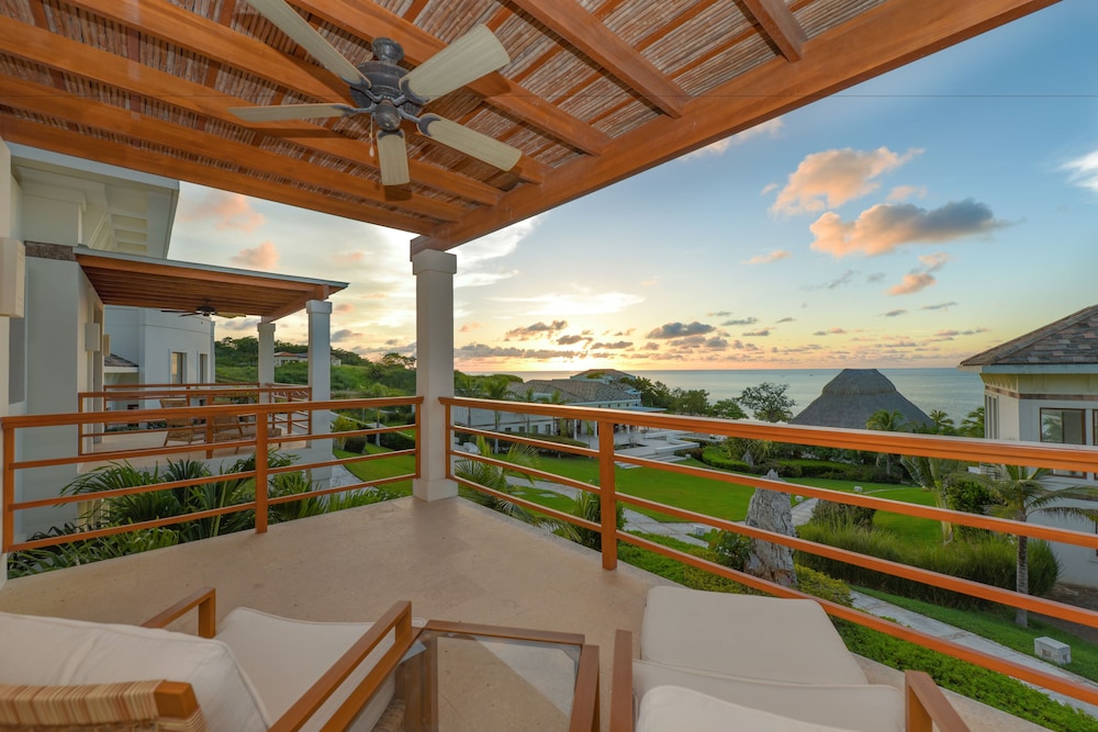 Las Verandas Hotel And Villas 71/73