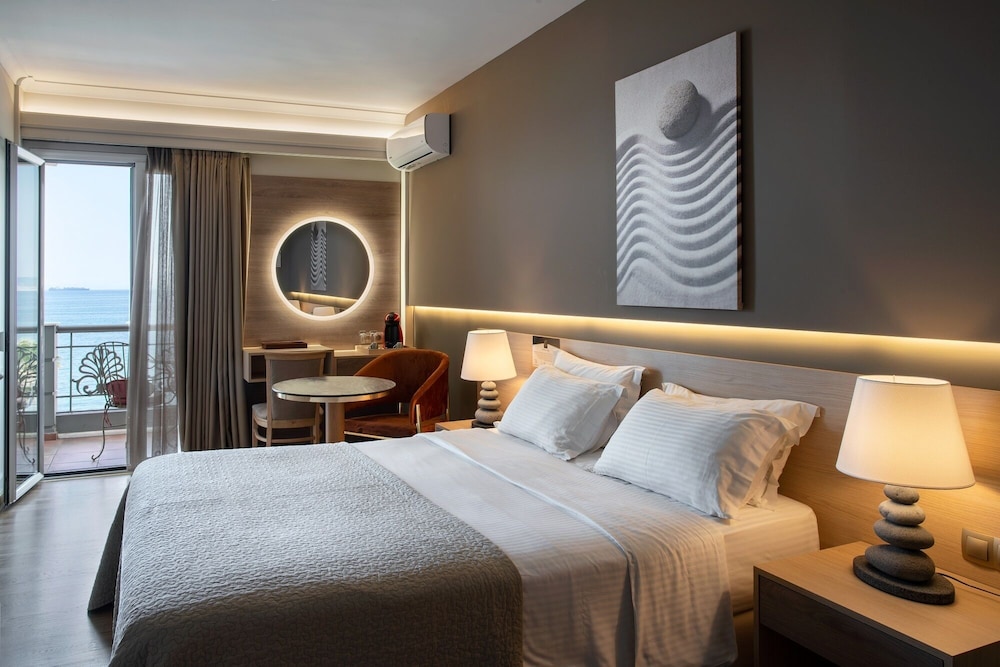 Coral Hotel 8/50