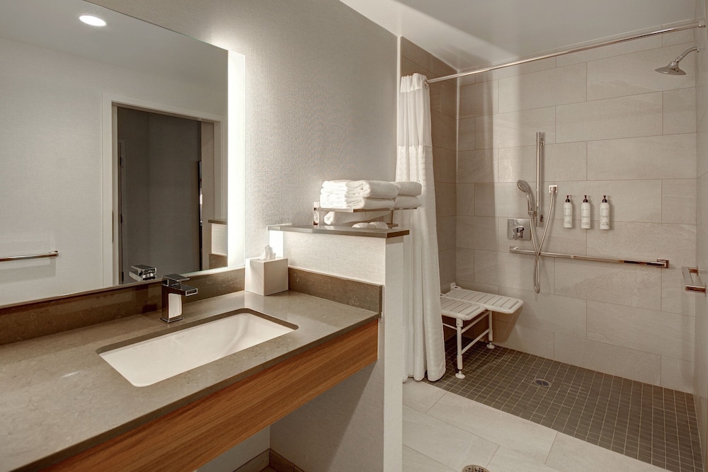 Fairfield Inn & Suites Lancaster Palmdale 32/34