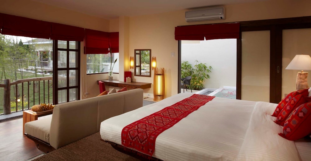 Bluewater Panglao Beach Resort 11/43