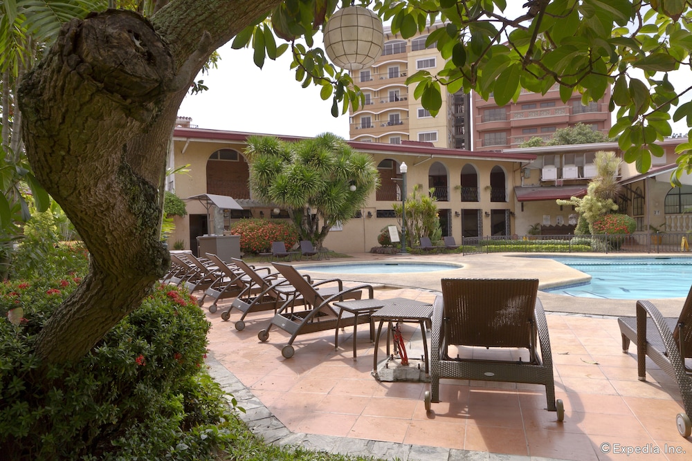 Montebello Hotel, Cebu 50/56