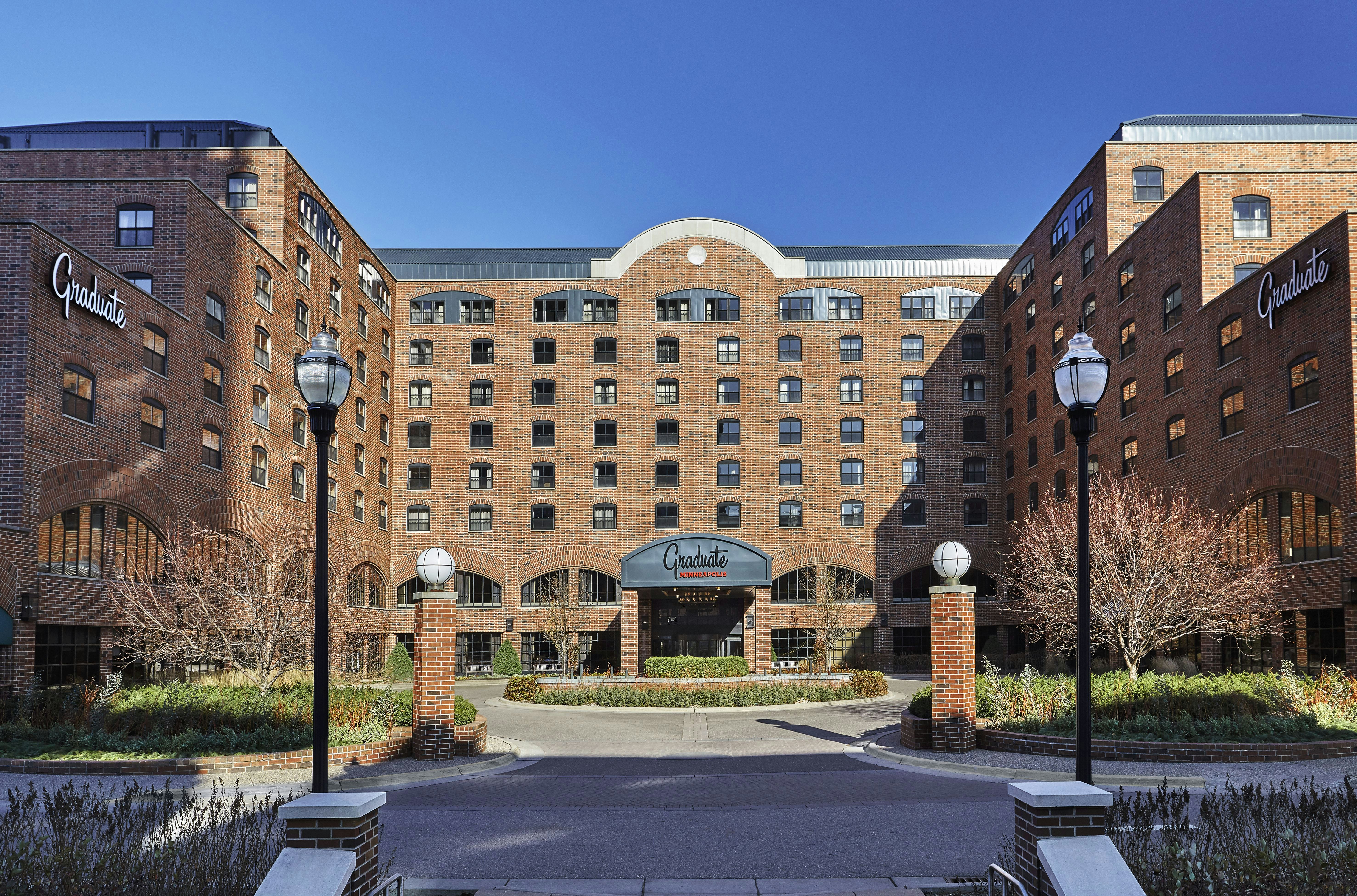 Graduate by Hilton Minneapolis 2/50