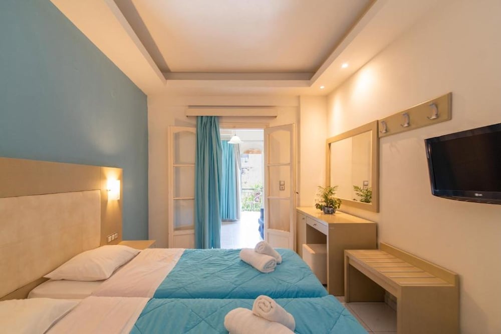 Porto Koukla Beach Hotel 30/89