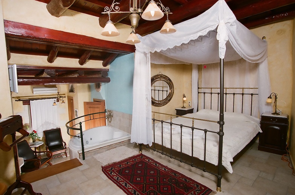 Ifigenia Luxury Suites 17/50
