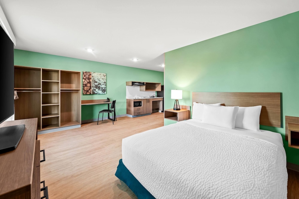 غرفة بسرير كوين لذوي الإعاقة، ECHO Suites Extended Stay by Wyndham Reno 2/3