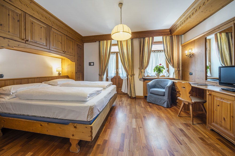 STANDARD, DOUBLE OR TWIN BED