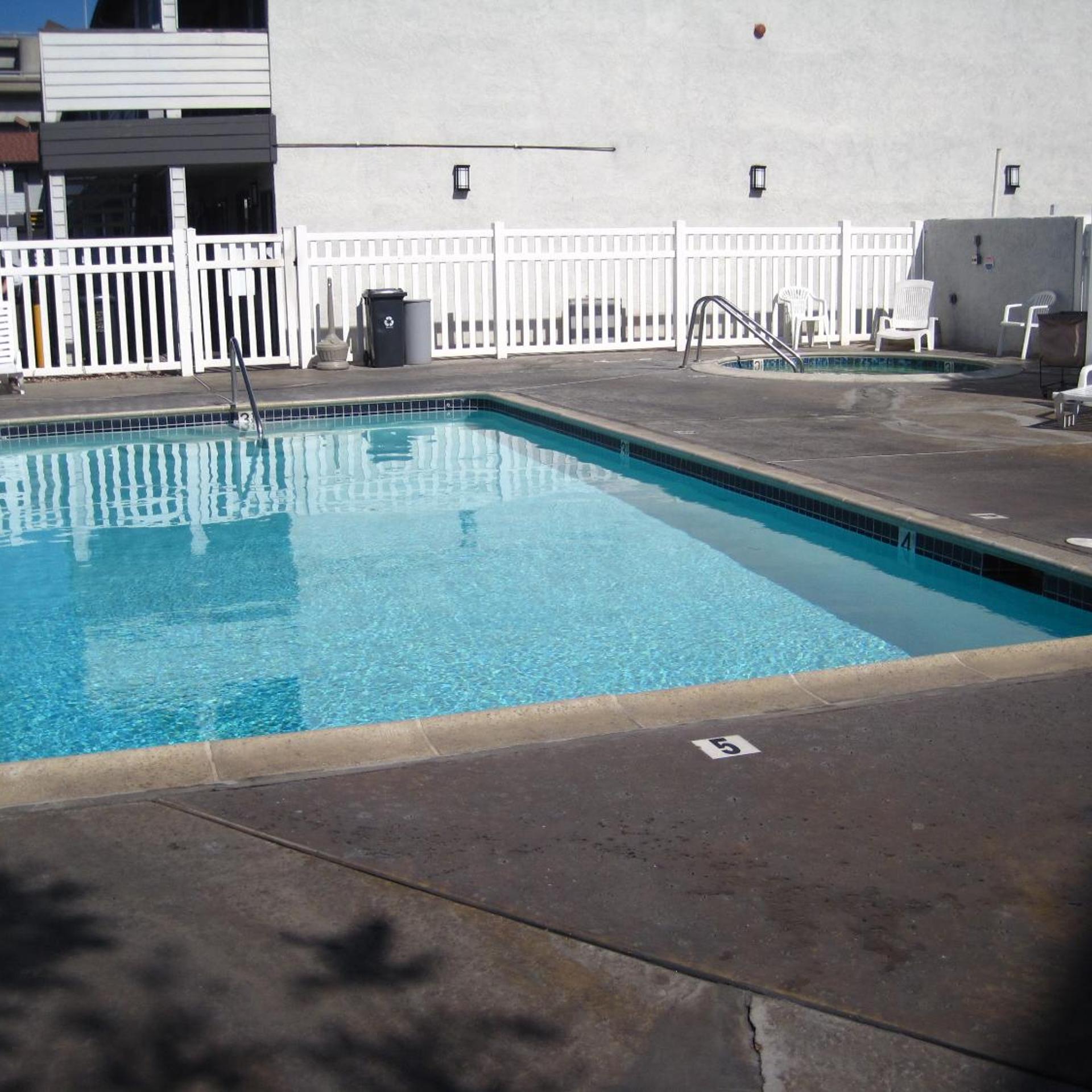 EZ 8 Motel Old Town 10/24