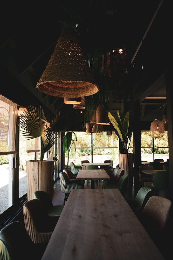 Logis Hotel Black and Green 48/50