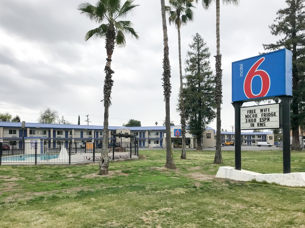 Motel6 Visalia, CA 7/50