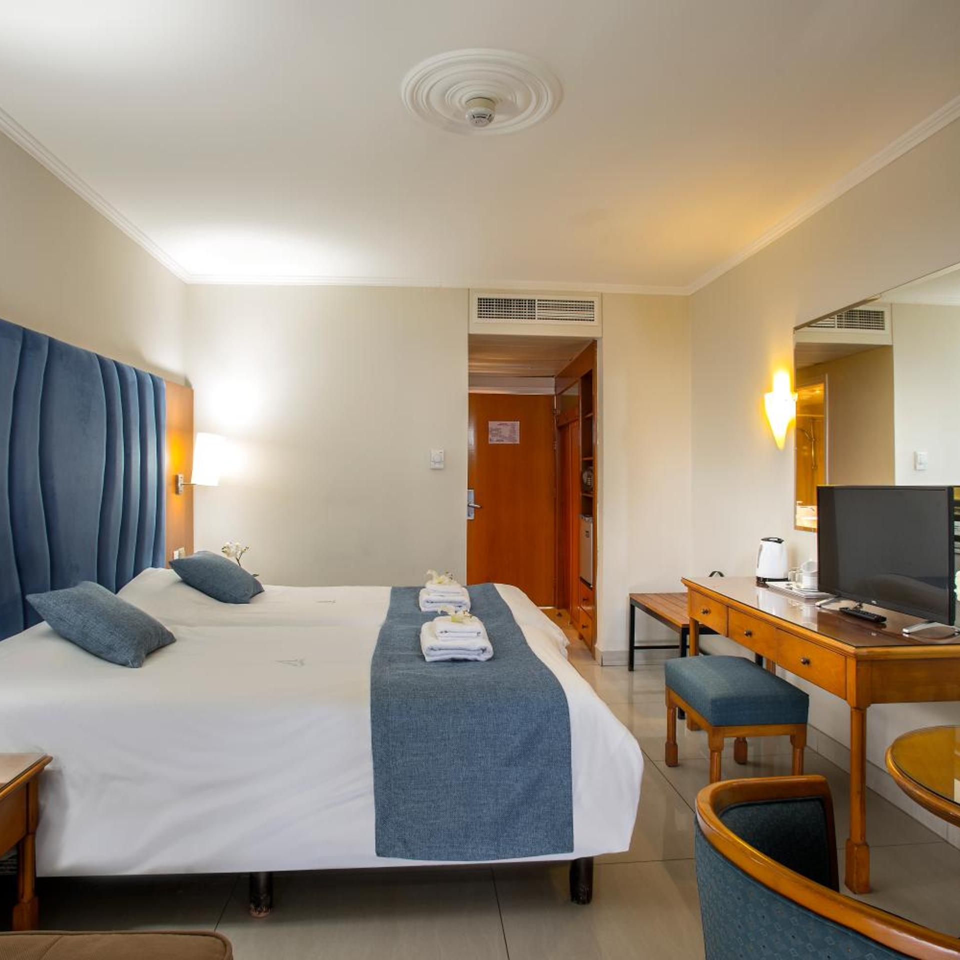 Standard, Double Bed, Lateral Side Sea View