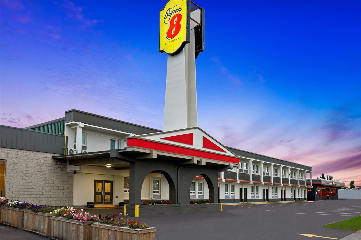 Super 8 by Wyndham Thunder Bay 10/13