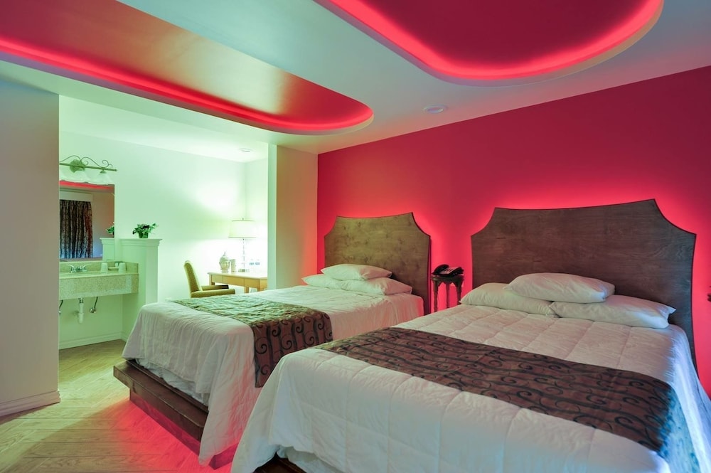 Romantic Inn Suites 27/43
